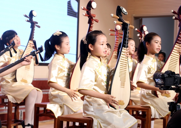 Pingtan Folk Ballad Captures Young Chinese