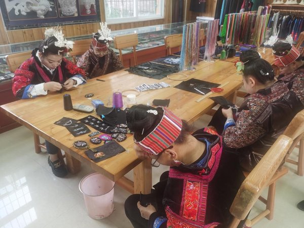 Eurasian Journalists Explore Miao Culture in Guizhou