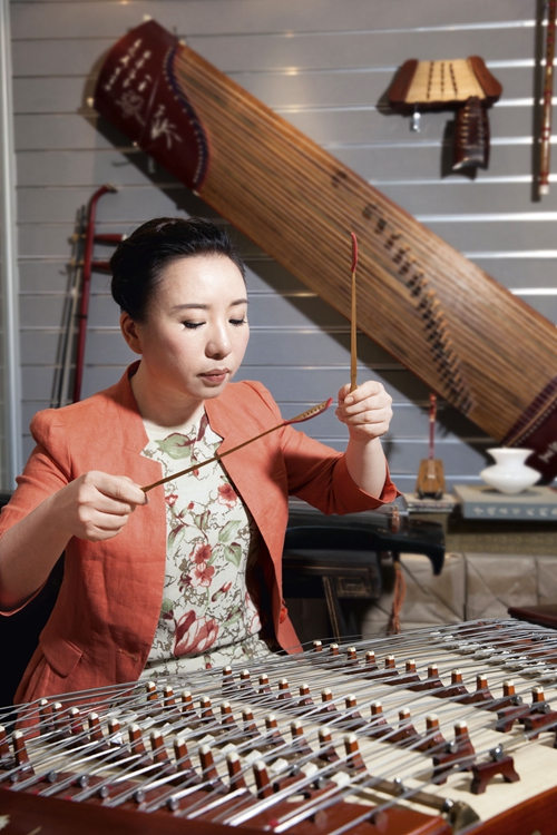Chinese Dulcimer Virtuoso Helps World Understand China Through Music