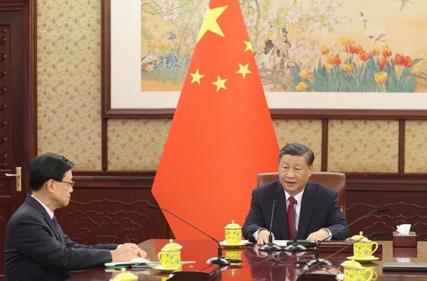Xi Hears Report from HKSAR Chief Executive