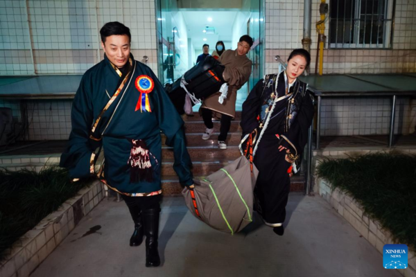 Traditional Tibetan Dance Swings Its Way into Urban Life