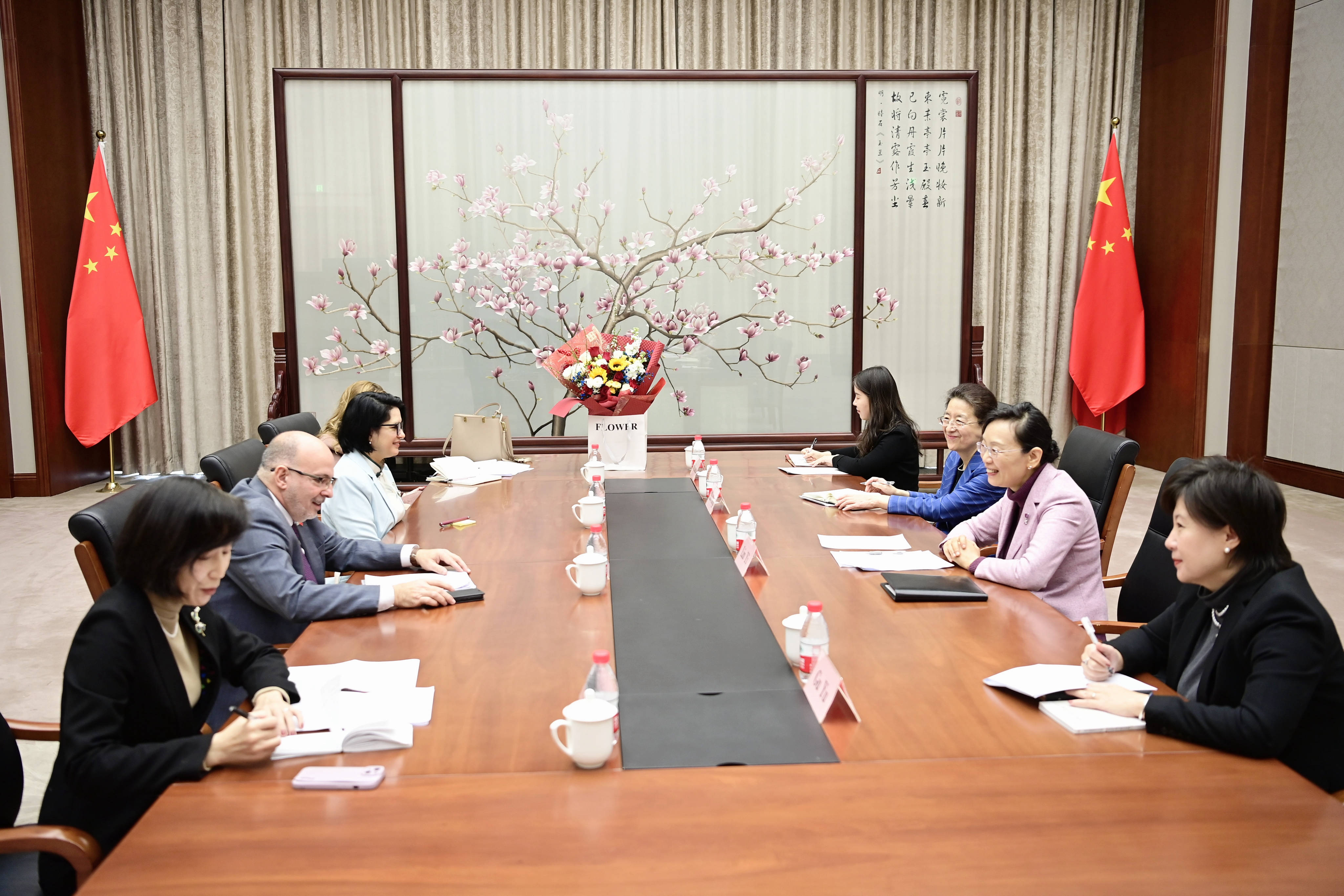 Lin Meets Cuban Ambassador to China
