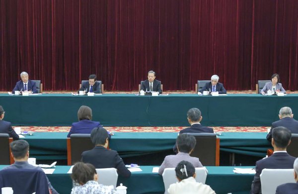 Chinese Leaders Join NPC Deputies, Political Advisors in Deliberation, Discussions