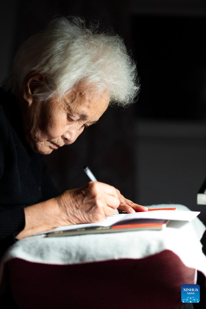 Pic Story: Illiterate Granny Becomes Writer in Twilight Years