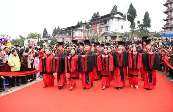 Culture&Life | Traditional Chinese-Styled Group Wedding for 28 New Couples Held in Chongqing