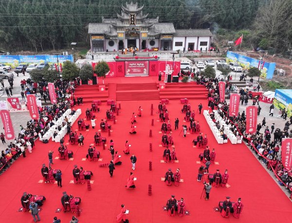 Culture&Life | Traditional Chinese-Styled Group Wedding for 28 New Couples Held in Chongqing