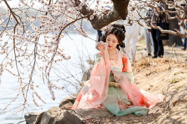 Self-Taught Young Designer Rides Booming Revival of Traditional Attire Hanfu