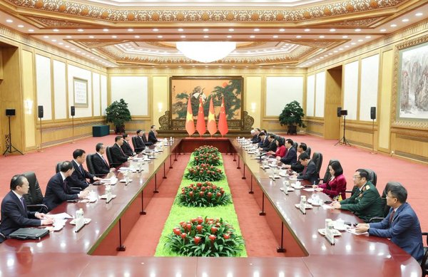 Xi Meets National Assembly of Vietnam Chairman, Urges Strong Sense of Community with Shared Future