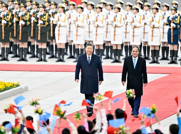 Xi Says China to Cooperate with Micronesia on Infrastructure, Climate Change