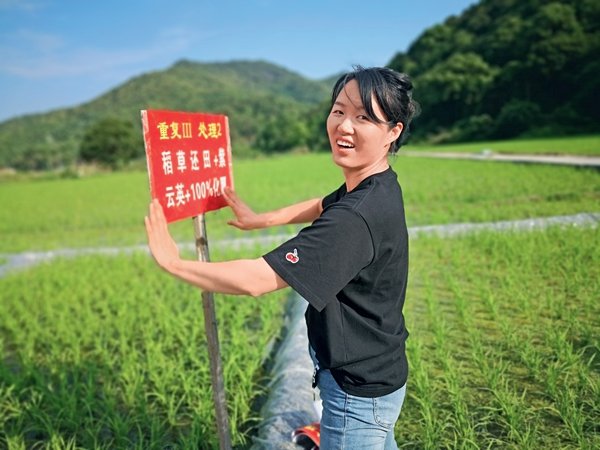 'New Farmer' Promotes Hometown's Agricultural Development