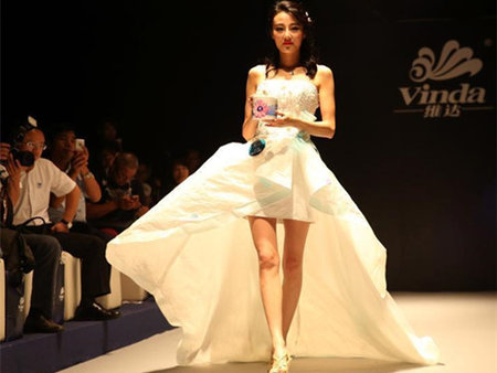 走秀婚纱_模特走秀婚纱(3)