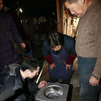 温暖巴蜀情爱洒灾区行
