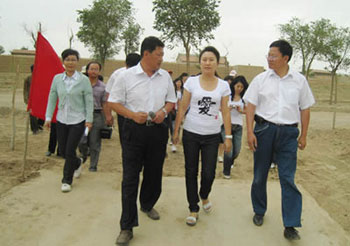 ‘T爱——母亲水窖‘培土仪式在同心举行