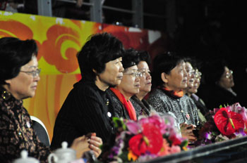 ‘母亲中国大型慈善音乐盛典‘在国家体育馆隆重举行