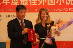 President of People's Literature Publishing House Guang Shiguang presents the 21st Century Best Foreign Novels of the Year Award for 2013 to German writer Anne Gesthuysen for her debut literary foray