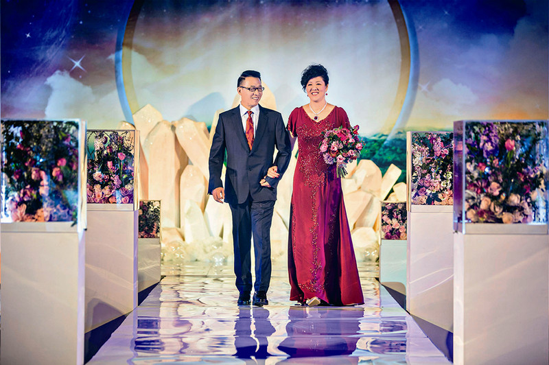 Volleyball Coach Makes Successful Comeback Regains Family Hiness The Wedding Of Lang Ping And Yucheng Women China English Monthly