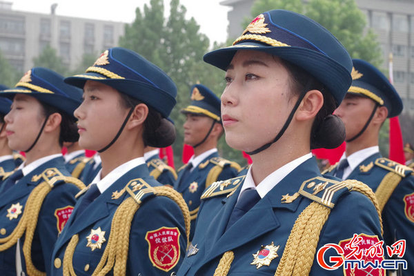 三军仪仗队女兵内衣_三军仪仗队女兵(2)