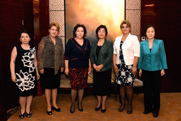 ACWF President Meets Women's Delegation from Armenia