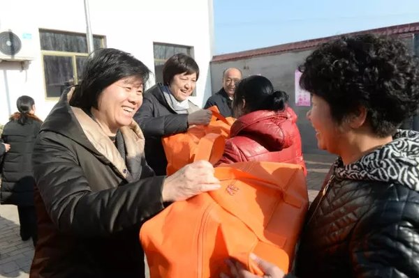 ACWF President Calls for Women's Role in Poverty Relief in N China Tour