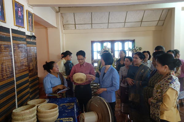 全国妇联对老挝的小额物资援助