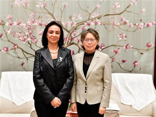 Huang Meets President of Egypt's National Council for Women