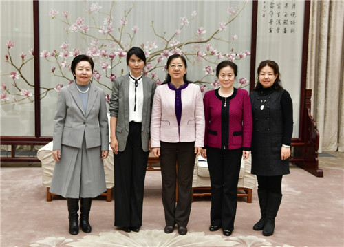 Xia Meets President, Honorary President of Mongolian Women's Federation