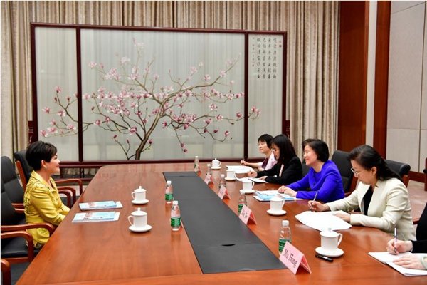 Shen Meets President of ASEAN Women Entrepreneurs' Association
