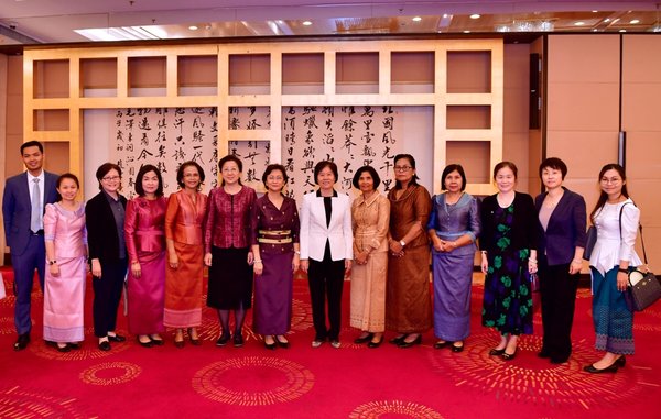 Shen Meets Cambodia's Minister of Women's Affairs