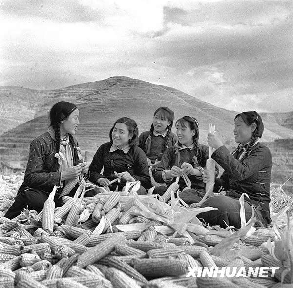 Shanxi Women's Federation Officials Visit Shen Jilan, China's Longest-Serving Lawmaker