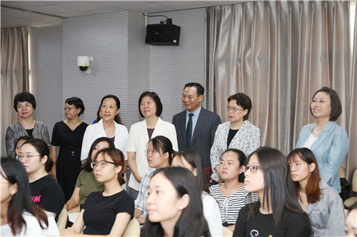 Shen Yueyue Visits Teachers at CWU and CNCC Ahead of Teacher's Day
