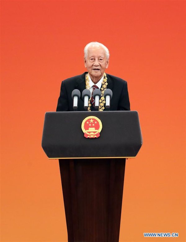 China Holds Presentation Ceremony of National Medals and Honorary Titles