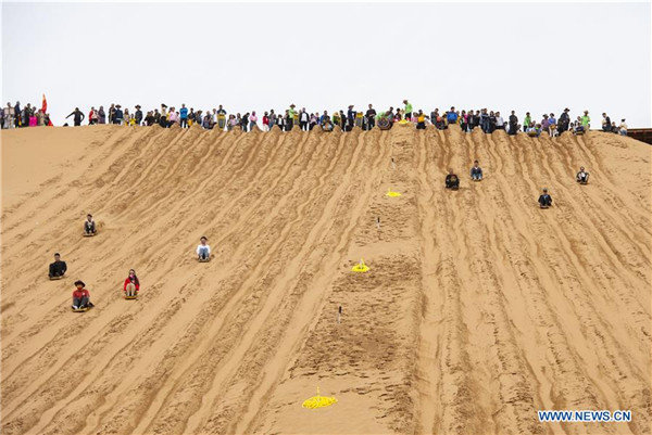 People Enjoy Leisure Time During National Day Holiday in China