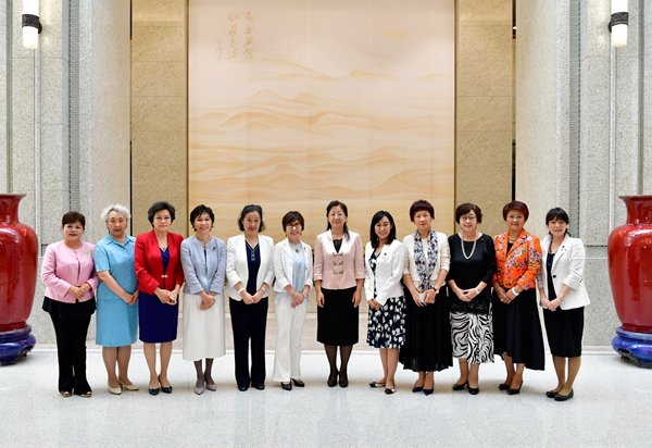 Chinese Women Entrepreneurs Communicate with Japan's LDP Delegation