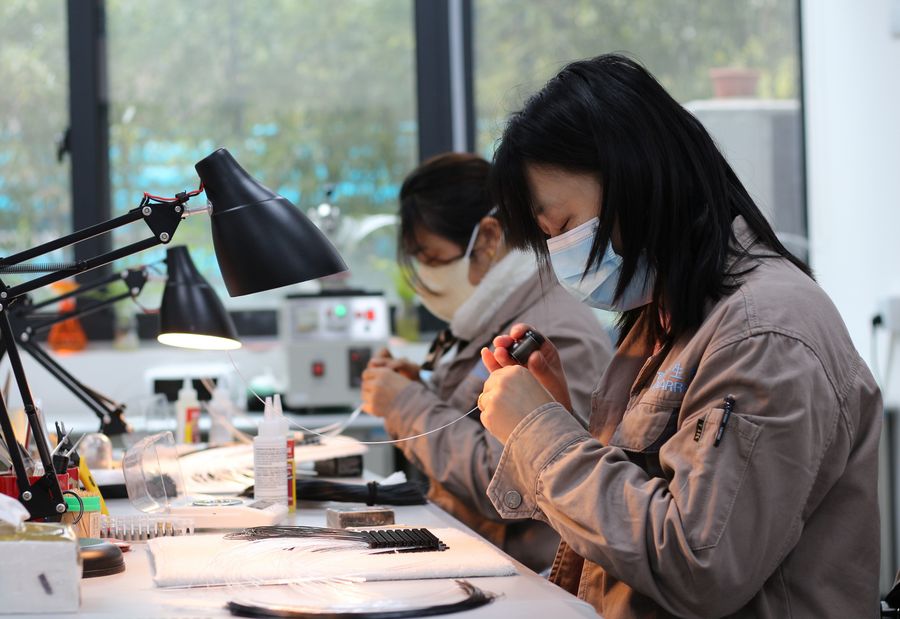 Chinese Firms Boost ‘Immunity‘ to Coronavirus Fallout
