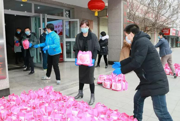 Qinghai Women's Federation Sends 'Love Parcels' to Frontline Medical Workers