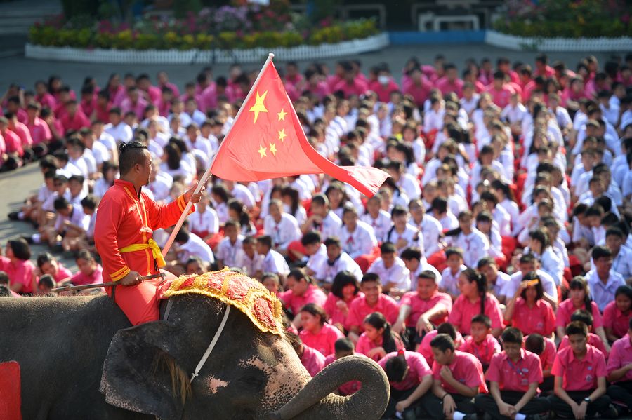 China Wins Int'l Respect in Fighting COVID-19 with Efforts, Sacrifice
