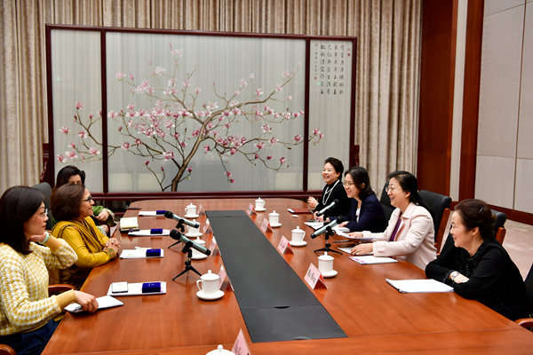 Xia Jie Meets Pakistan's Ambassador to China