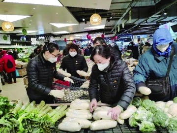 Female Supermarket Managers Try Their Best to Ensure Living Supply
