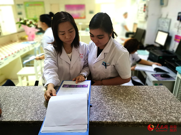 Beijing Gynecologist Helps Improve Medical Services in NW China's Xinjiang