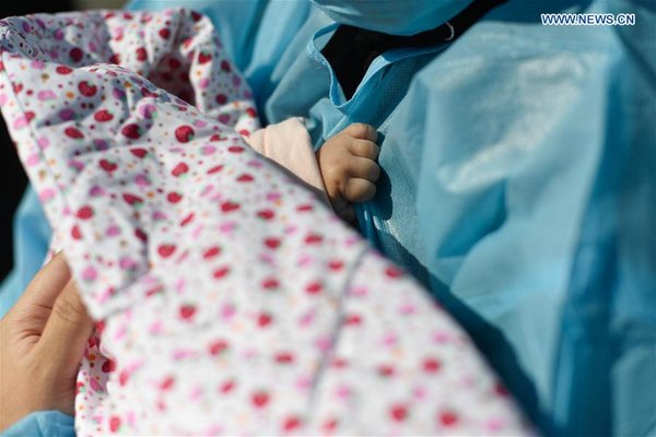 CHINA-ZHEJIANG-HANGZHOU-YOUNGEST PATIENT-CURED (CN)