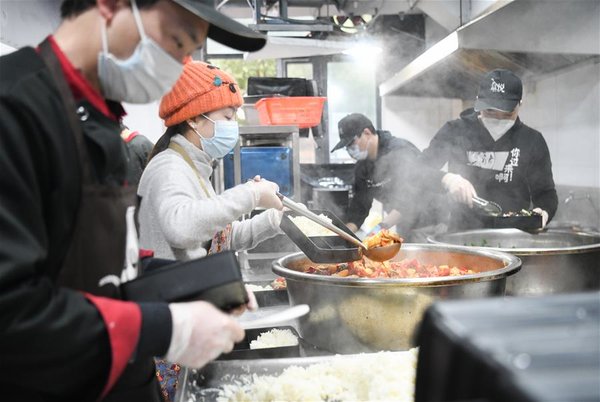 Volunteer Nicknamed 'Raincoat Sister' Cooks and Delivers Food for Medical Workers Fighting Against COVID-19 in Wuhan