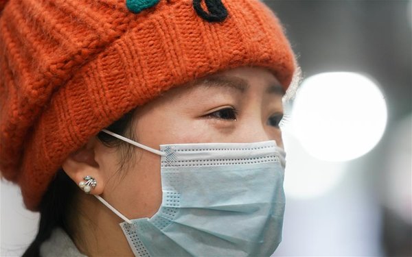 Volunteer Nicknamed 'Raincoat Sister' Cooks and Delivers Food for Medical Workers Fighting Against COVID-19 in Wuhan