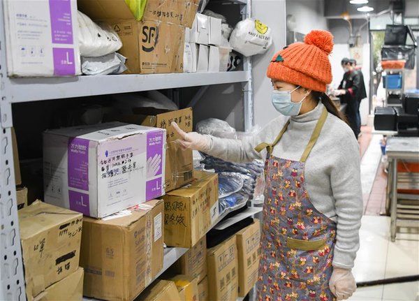 Volunteer Nicknamed 'Raincoat Sister' Cooks and Delivers Food for Medical Workers Fighting Against COVID-19 in Wuhan