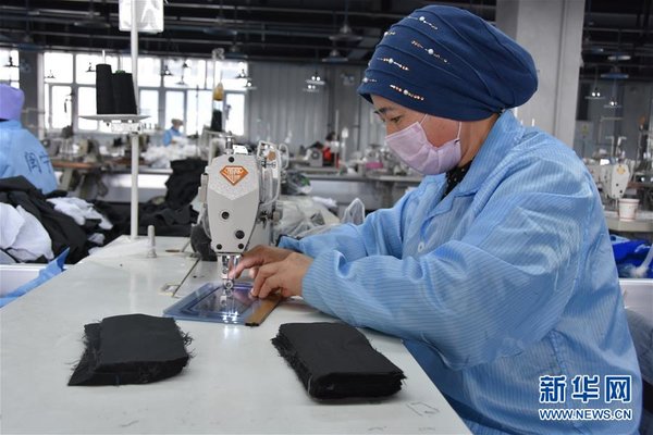 Women Workers Resume Production at Poverty Alleviation Workshop in NW China's Ningxia