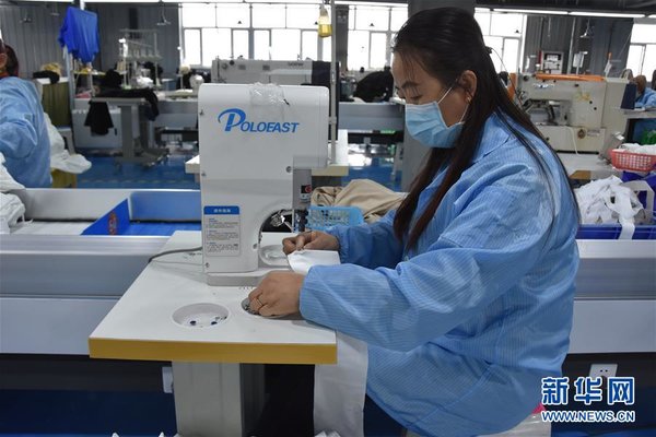 Women Workers Resume Production at Poverty Alleviation Workshop in NW China's Ningxia