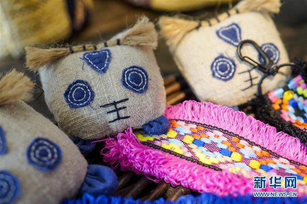 Handicraft Workshops Lift Women out of Poverty