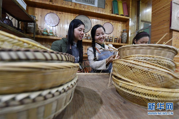 Bamboo Weaving Craftswoman Leads Villagers to Shake off Poverty