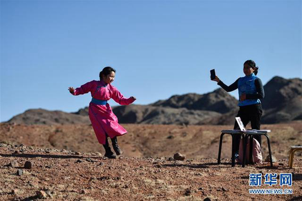 9-Year-Old Mongolian Girl Takes Online Classes in Remote Pasturing Area