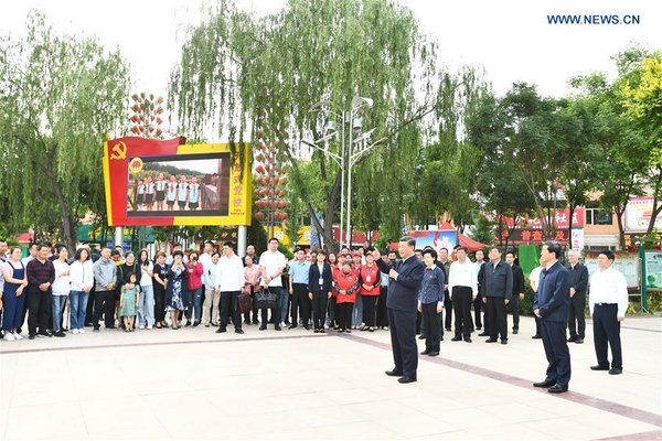 Xi Hails Community Volunteers' Work During Ningxia Tour