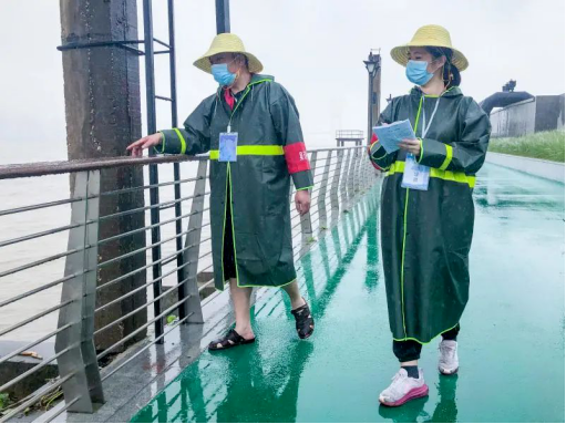 Women's Federations Join Flood Control Operations in C China's Hubei Province